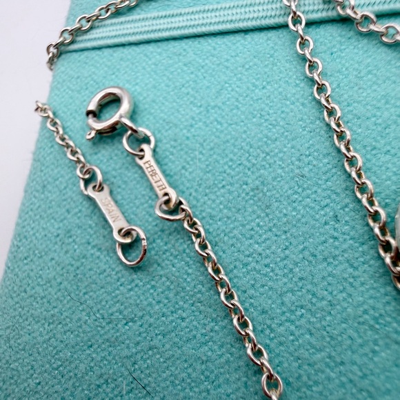 Tiffany & Co. 22mm Elsa peretti open heart pendant on a 16” thick chain - Picture 7 of 9